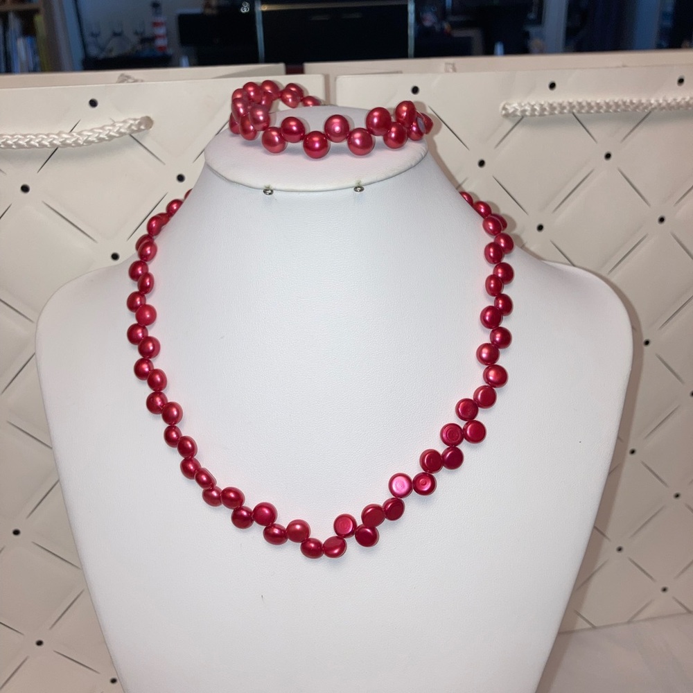 Necklace and bracelet set